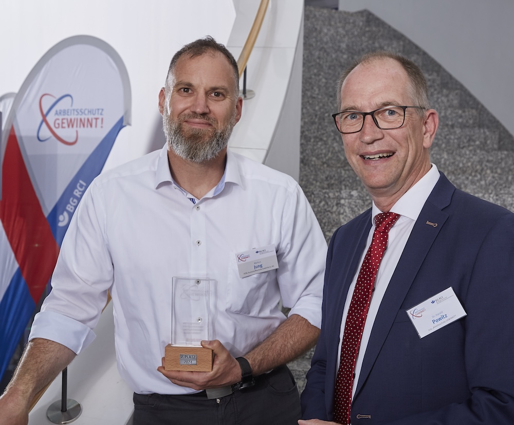 Preisträger Markus Jung (li.) mit Laudator Dr.-Ing. Harald Powitz